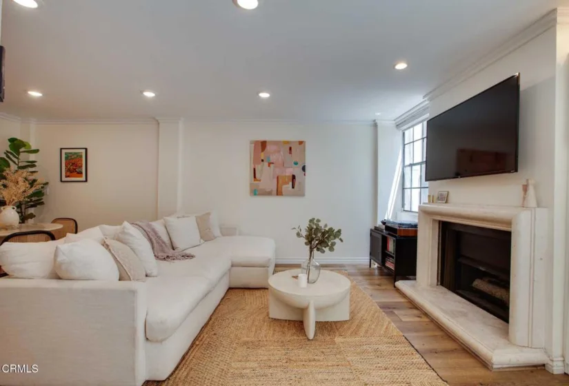 750 N Kings Road #117 photo 1