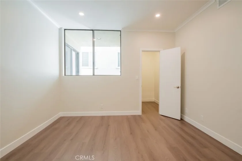 1305 N Columbus Avenue #112 photo 18