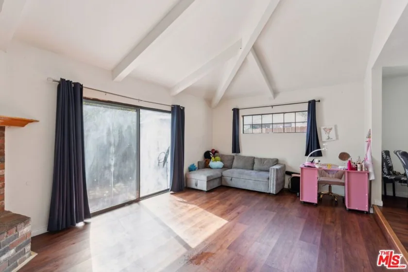 18424 Keswick Street #12 photo 3