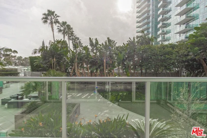 13650 Marina Pointe Drive #404 photo 22