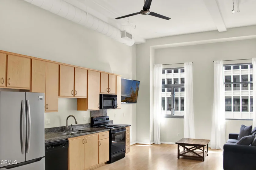 175 S Lake Avenue #406 photo 9