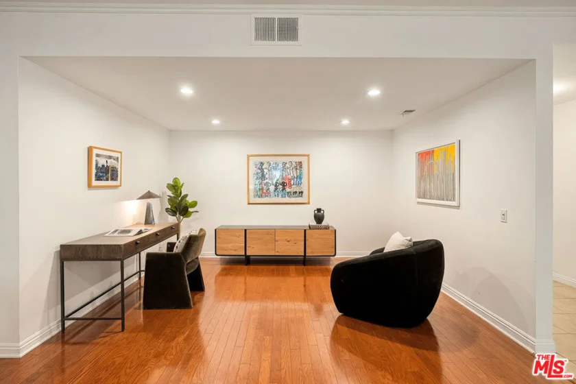 621 S Barrington Avenue #110 photo 23