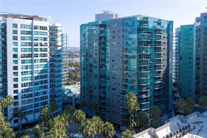 13650 Marina Pointe Drive #609 photo 3