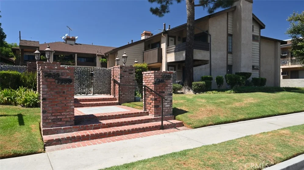 7305 Balboa Boulevard #2 photo 17