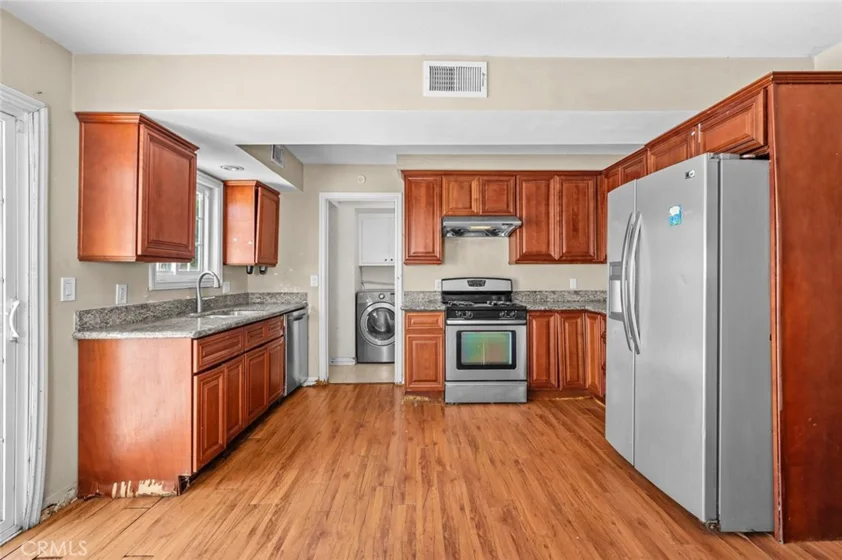1804 W Glenoaks Avenue photo 30
