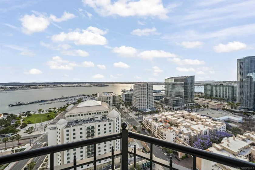 700 W Harbor #2501 photo 9