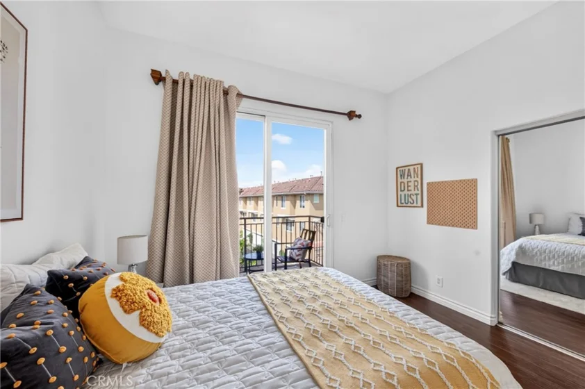 2256 Clark photo 21