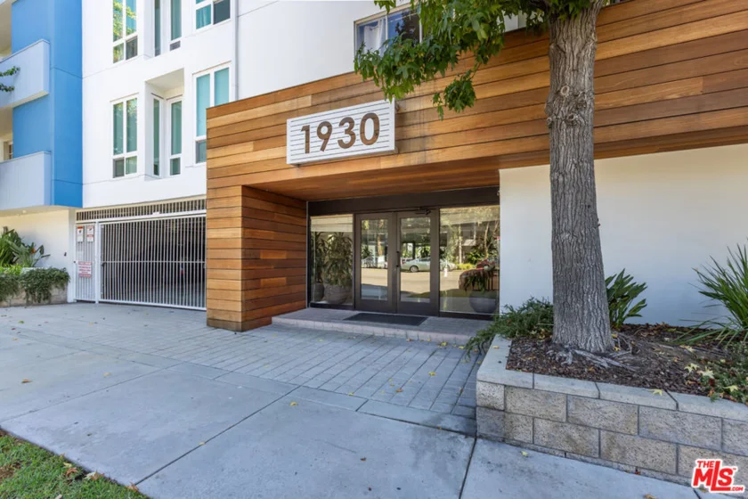 1930 S Beverly Glen Boulevard #306 photo 30