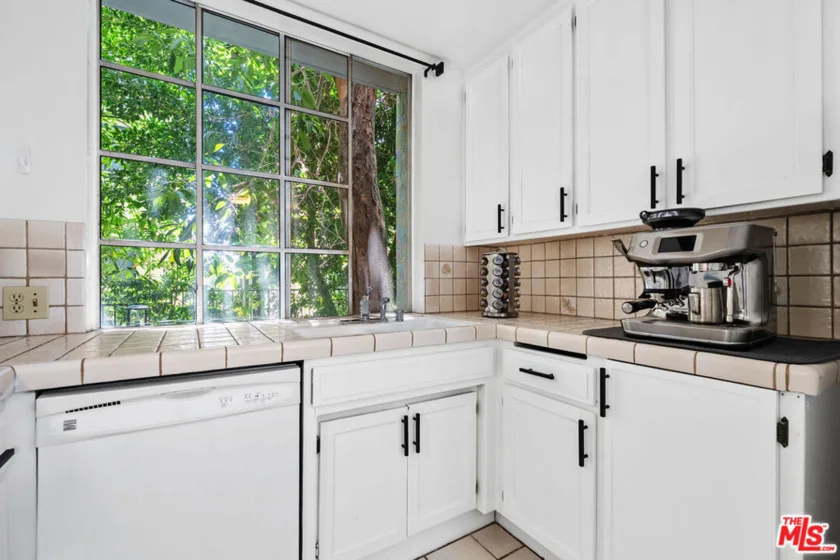 1375 Kelton Avenue #104 photo 4