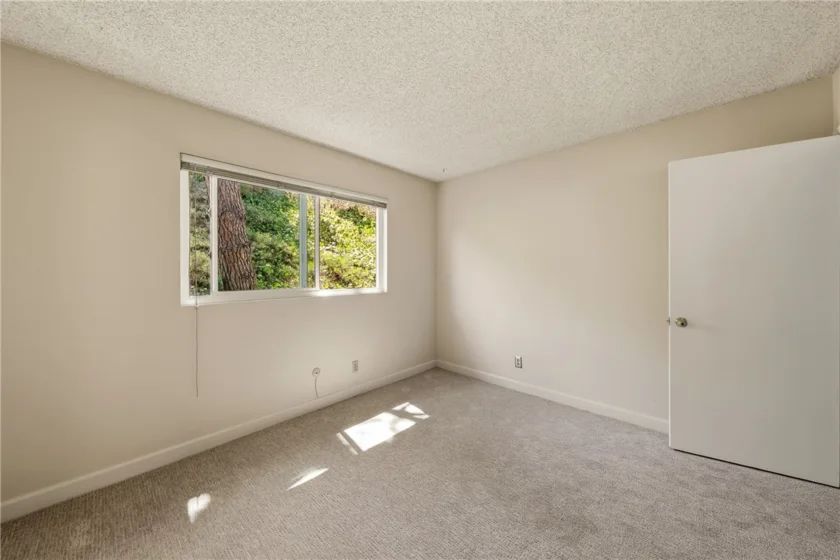 23821 Hillhurst #38 photo 12