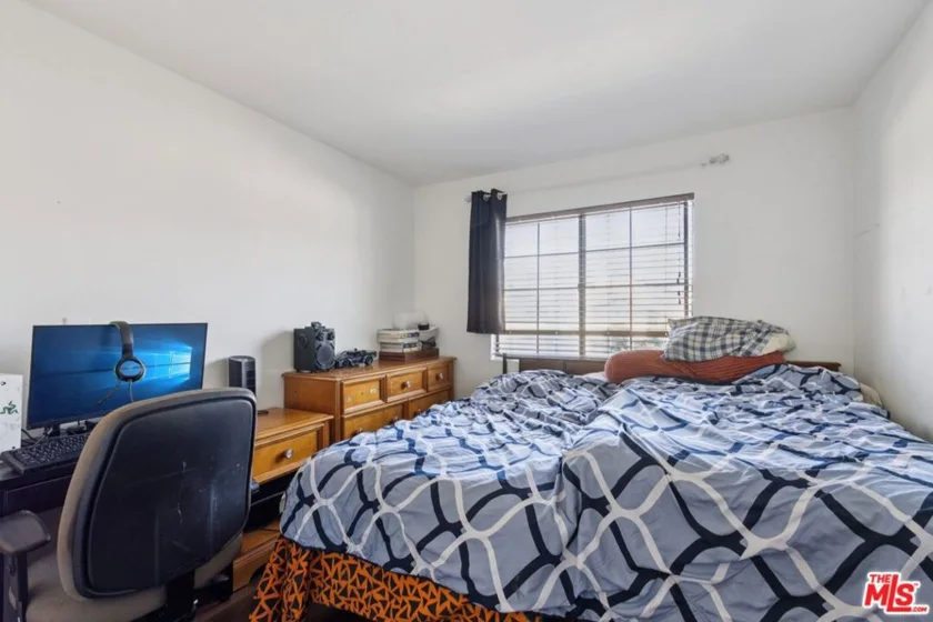 18424 Keswick Street #12 photo 9