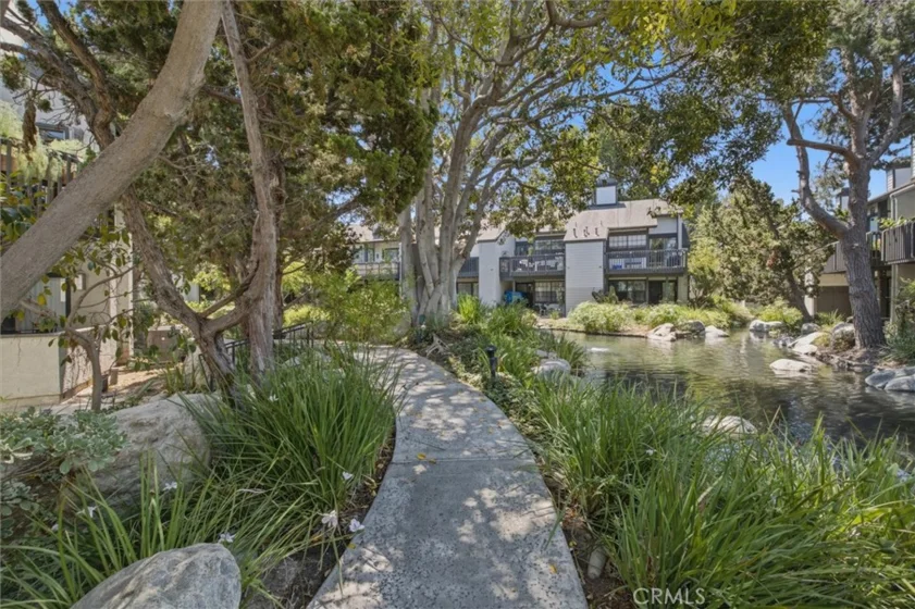 2538 W Macarthur Boulevard ##J photo 35
