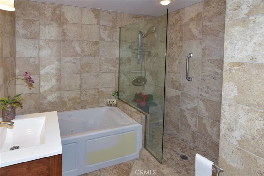 4732 Amberwood Court photo 12