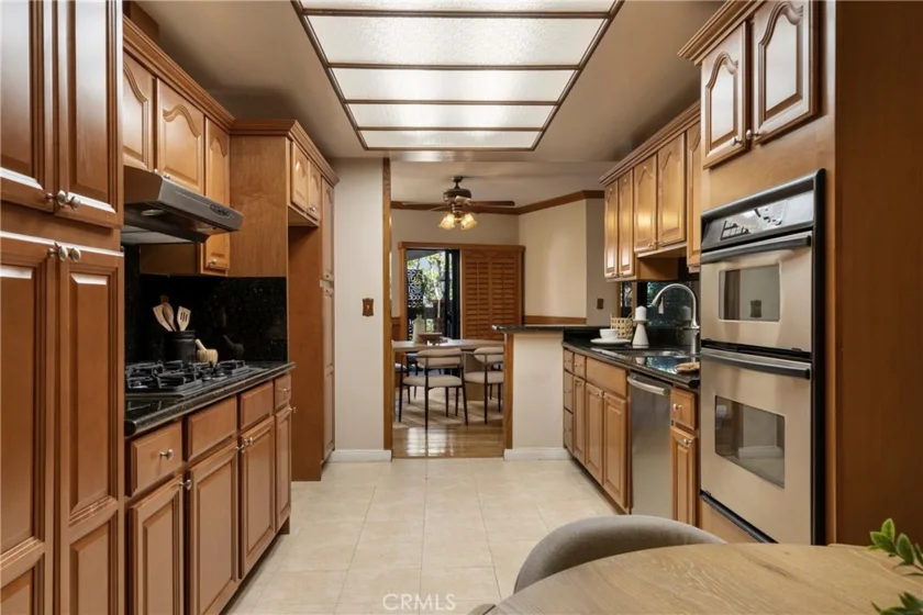 4444 Wilshire #102 photo 11