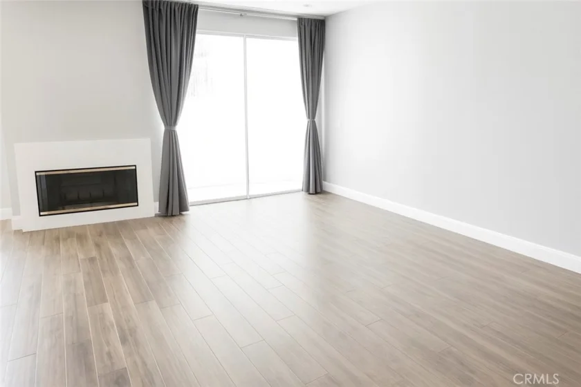 5350 White Oak Avenue #105 photo 3