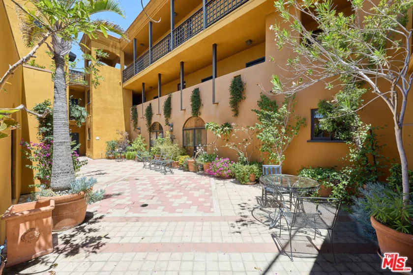 828 N Hudson Avenue #214 photo 21