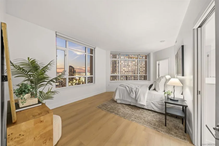 700 W Harbor #2501 photo 32