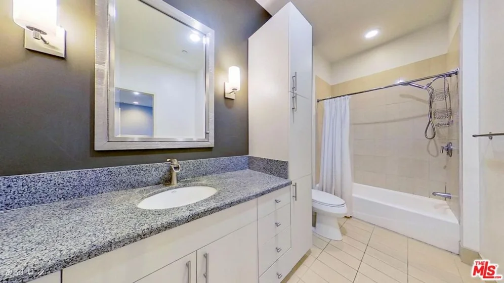 3810 Wilshire Boulevard #1911 photo 3