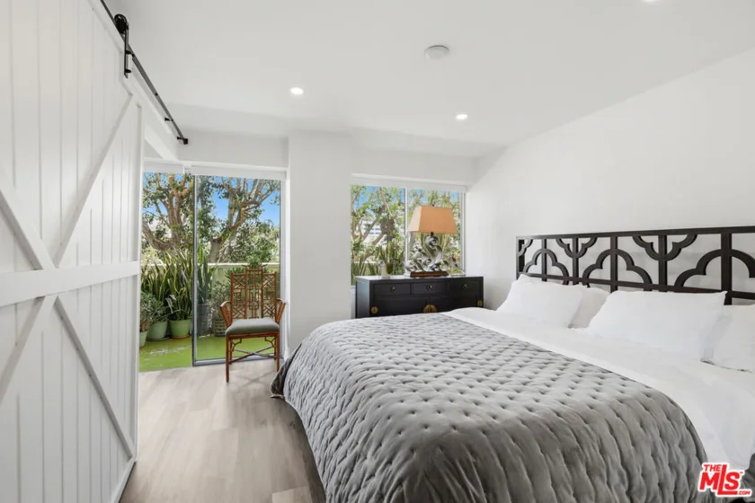 7135 Hollywood Boulevard #206 photo 16