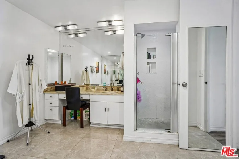 325 N Oakhurst Drive #PH2 photo 31