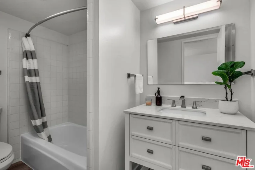 1220 Manning Avenue #3 photo 22