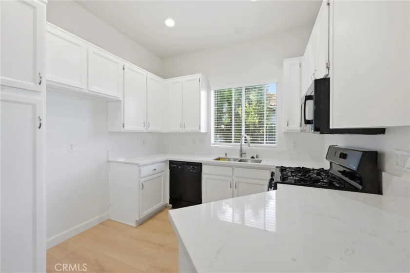 157 California Court photo 23
