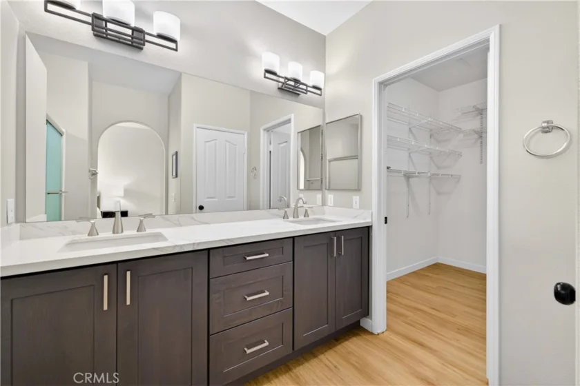 2329 Sunningdale photo 22