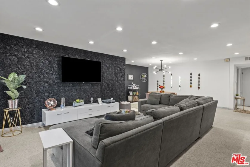 6752 Hillpark Drive #202 photo 9