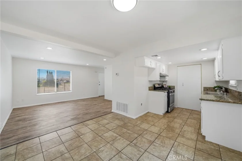 3469 Columbia photo 3