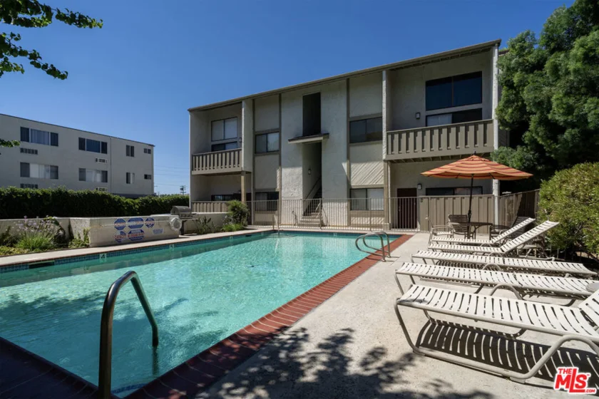 18445 Hatteras Street #504 photo 11