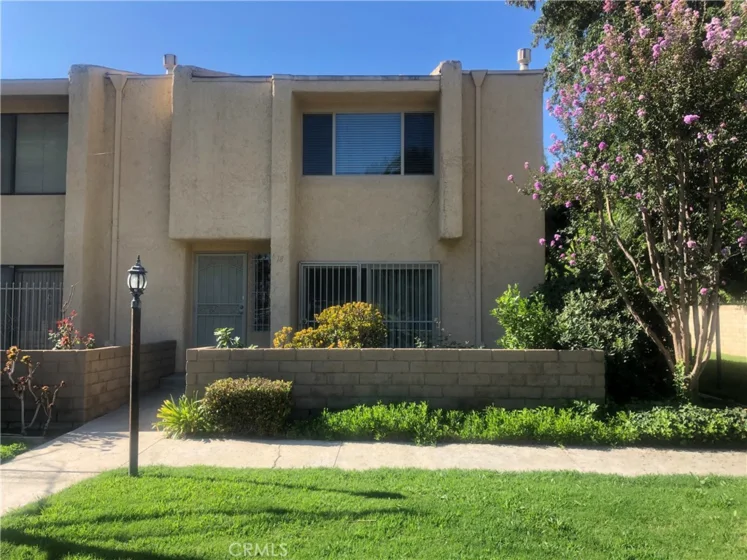 8633 Balboa Boulevard #18 photo 1