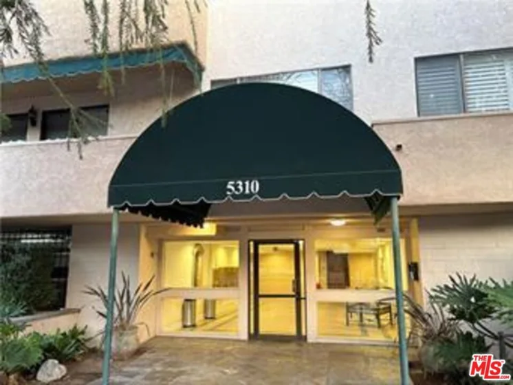 5310 Zelzah Avenue #303 photo 1