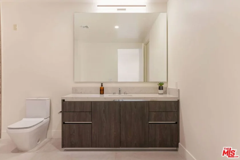 425 N Palm Drive #101 photo 33
