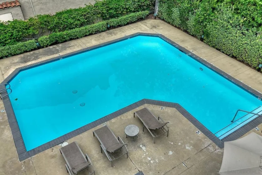 7425 Charmant #2902 photo 36