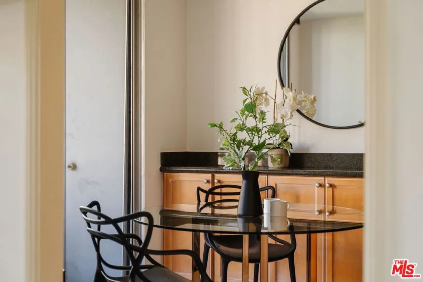 121 S Palm Drive #401 photo 20
