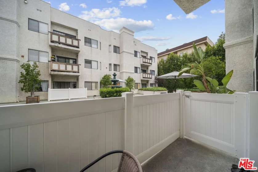 17914 Magnolia Boulevard #130 photo 20