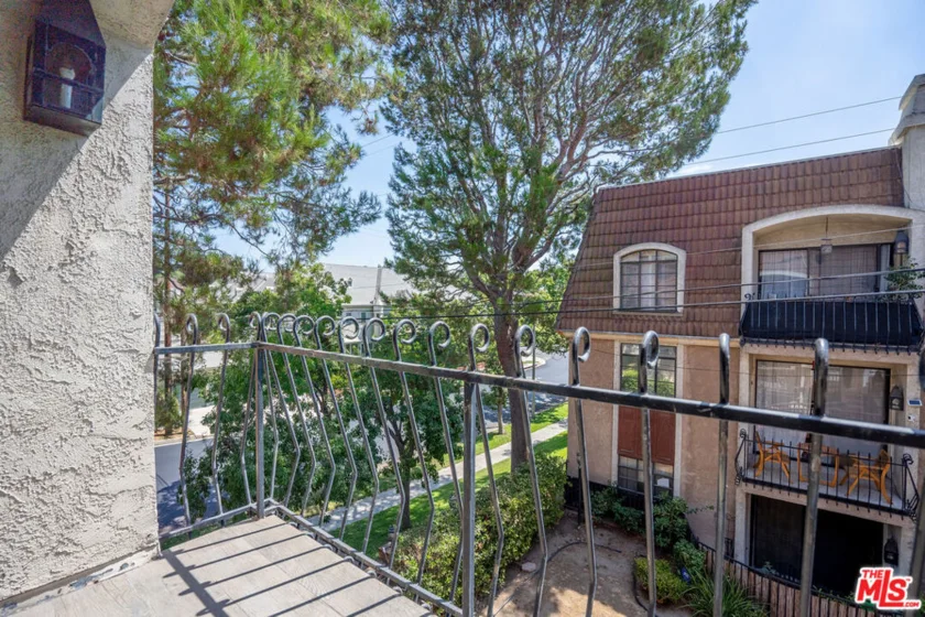4368 W 8th Street #17 photo 35