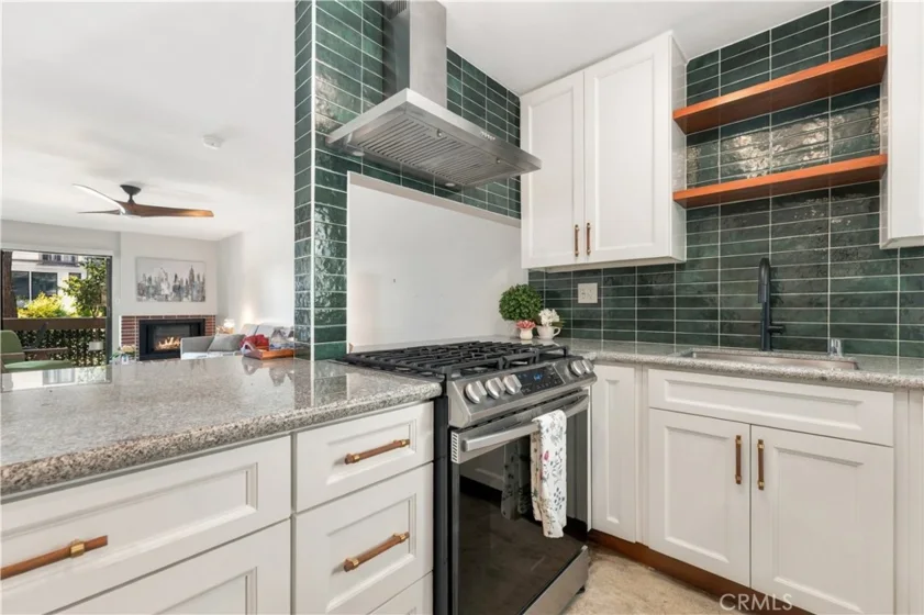 15207 Magnolia Boulevard #119 photo 5