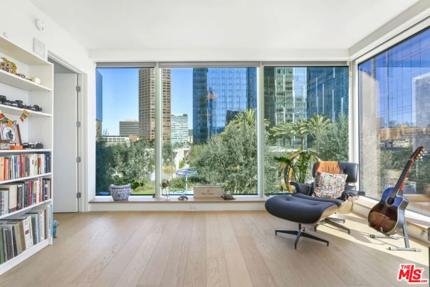 889 Francisco Street #909 photo 1