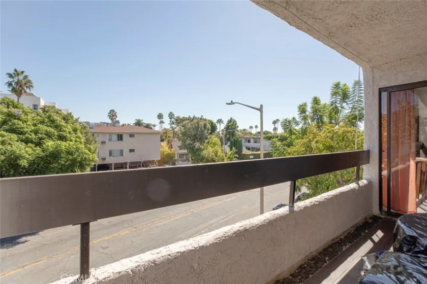 1037 N Vista photo 31