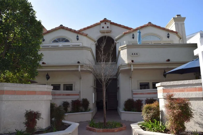 444 E Avenue #D photo 1