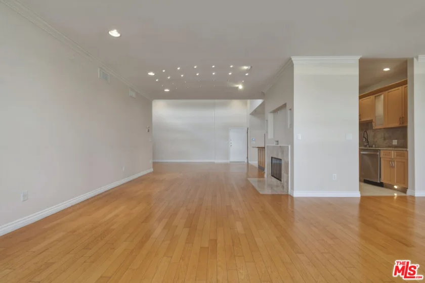 4443 Ventura Canyon Avenue #304 photo 17