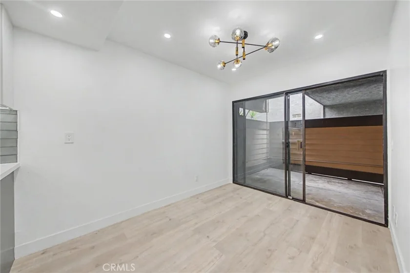 421 S Van Ness photo 27