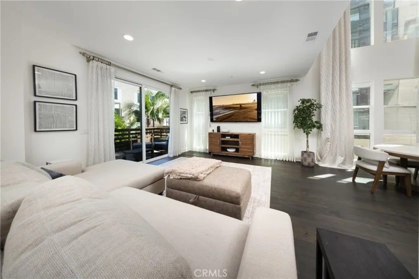 1675 Grand View photo 7