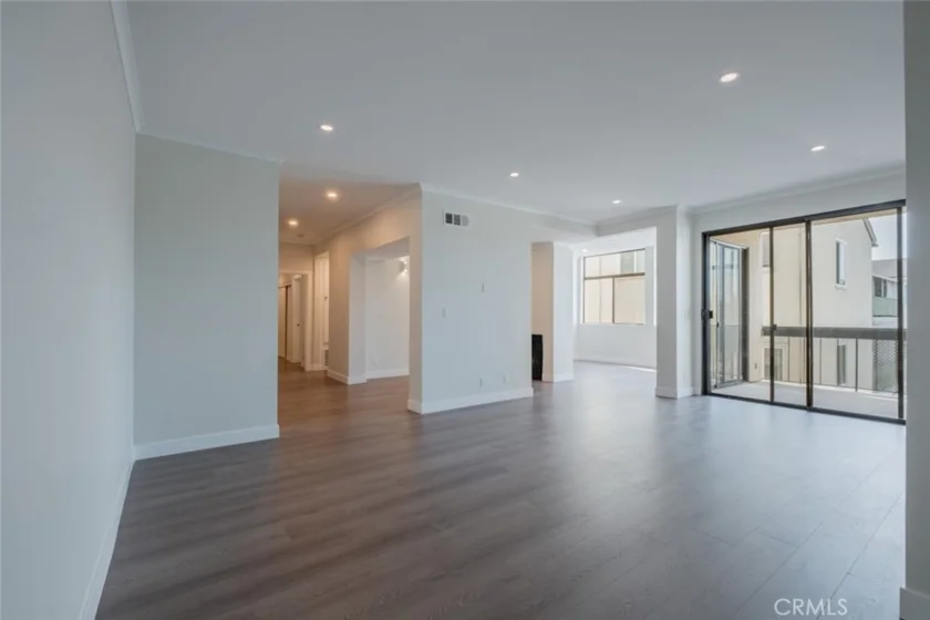 1305 N Columbus Avenue #112 photo 8