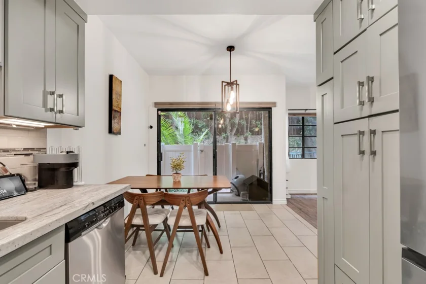 17914 Magnolia Boulevard #121 photo 9