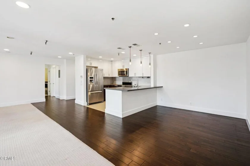 121 S Hope Street #408 photo 22