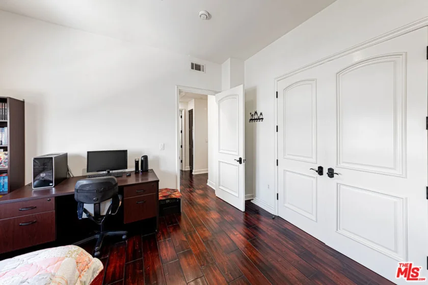 5057 Maplewood Avenue #PH4 photo 16