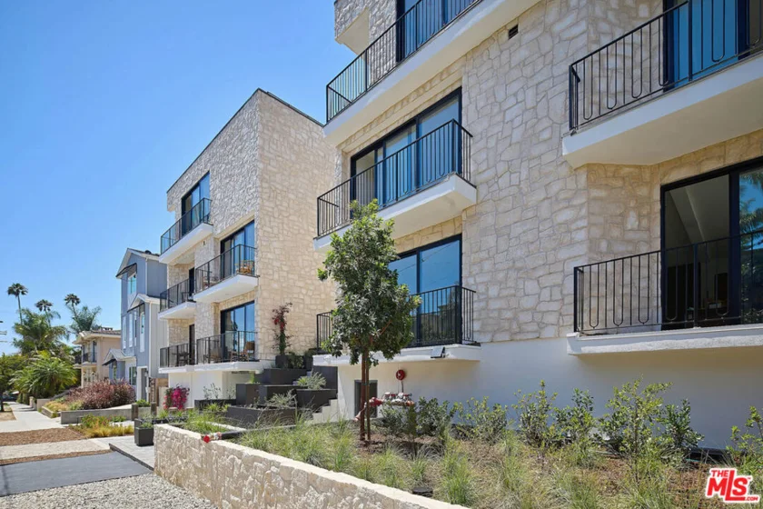 11967 Mayfield Avenue #108 photo 41