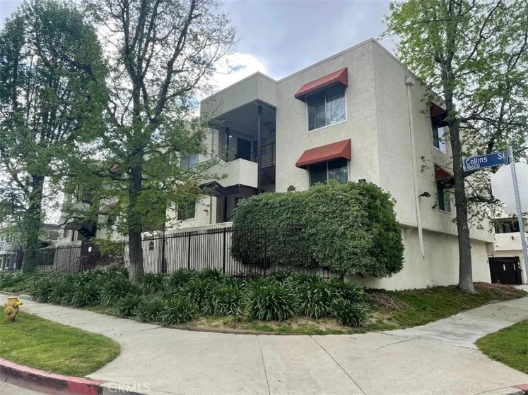 18656 Collins Street #4 photo 1